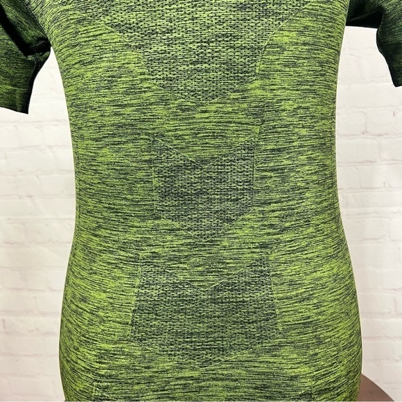 ALPHALETE MUSCLE SHIRT GYM SHIRT NWT MEDIUM VERY STRETCHY - Picture 14 of 16